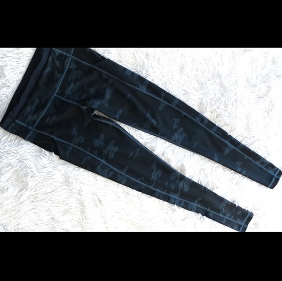 Lululemon Camo Speed Tight ll - Picture 7 of 7